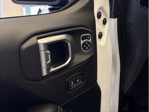 Used 2023 Jeep Wrangler Unlimited Sahara AWD/4WD image 12