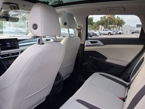 New 2026 Volkswagen Taos SE image 5
