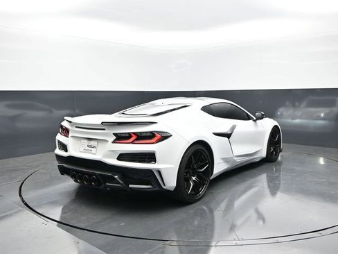 Used 2023 Chevrolet Corvette Z06 RWD image 8
