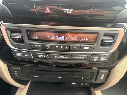 Used 2016 Honda Pilot Touring image 21