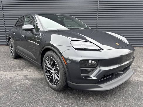 Certified 2026 Porsche Macan 4 Electric AWD/4WD image 7