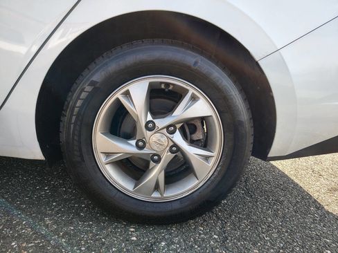 Used 2021 Hyundai Elantra SE image 21
