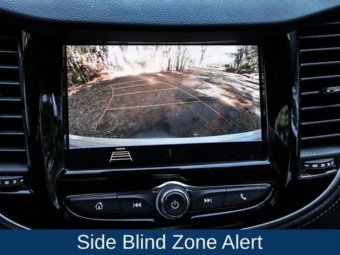 Used 2020 Chevrolet Trax LT w/ Sun & Sound Package image 33