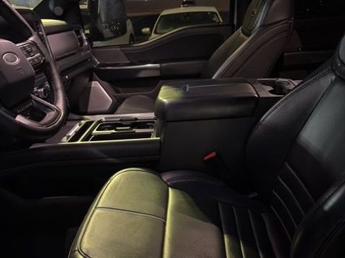 Used 2025 Ford F250 Platinum image 5