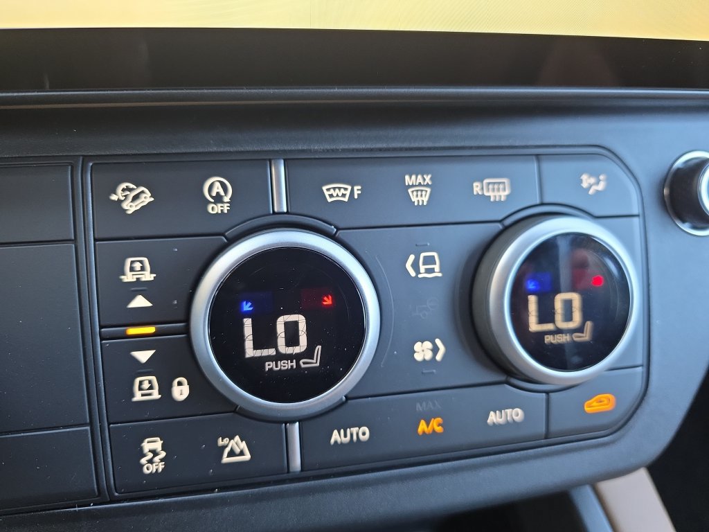 New 2026 Land Rover Defender 110 X-Dynamic SE AWD/4WD image 17