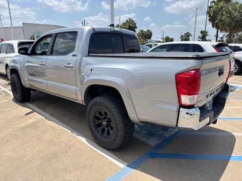 Used 2017 Toyota Tacoma SR5 w/ Tow Package RWD image 4