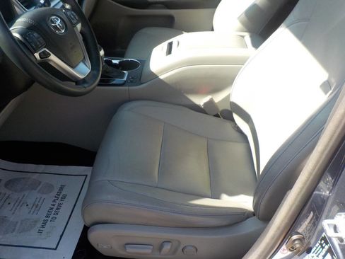 Used 2016 Toyota Highlander XLE image 10