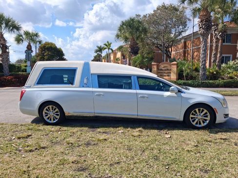 Used 2014 Cadillac XTS Hearse FWD image 4