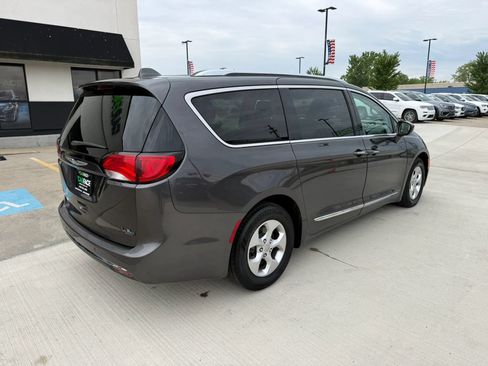 Used 2017 Chrysler Pacifica Touring-L Plus FWD image 15