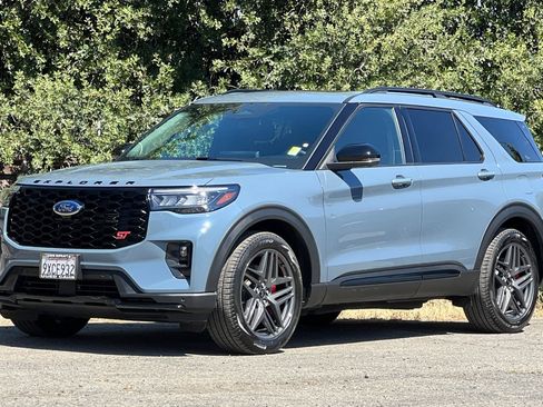 Certified 2025 Ford Explorer ST w/ Sun And Sound Package AWD/4WD image 8