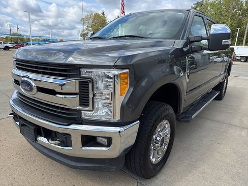 Used 2017 Ford F250 XLT w/ XLT Premium Package image 2
