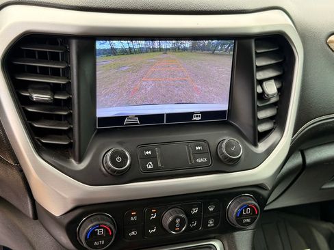 Used 2023 GMC Acadia SLE w/ Driver Convenience Package FWD image 16
