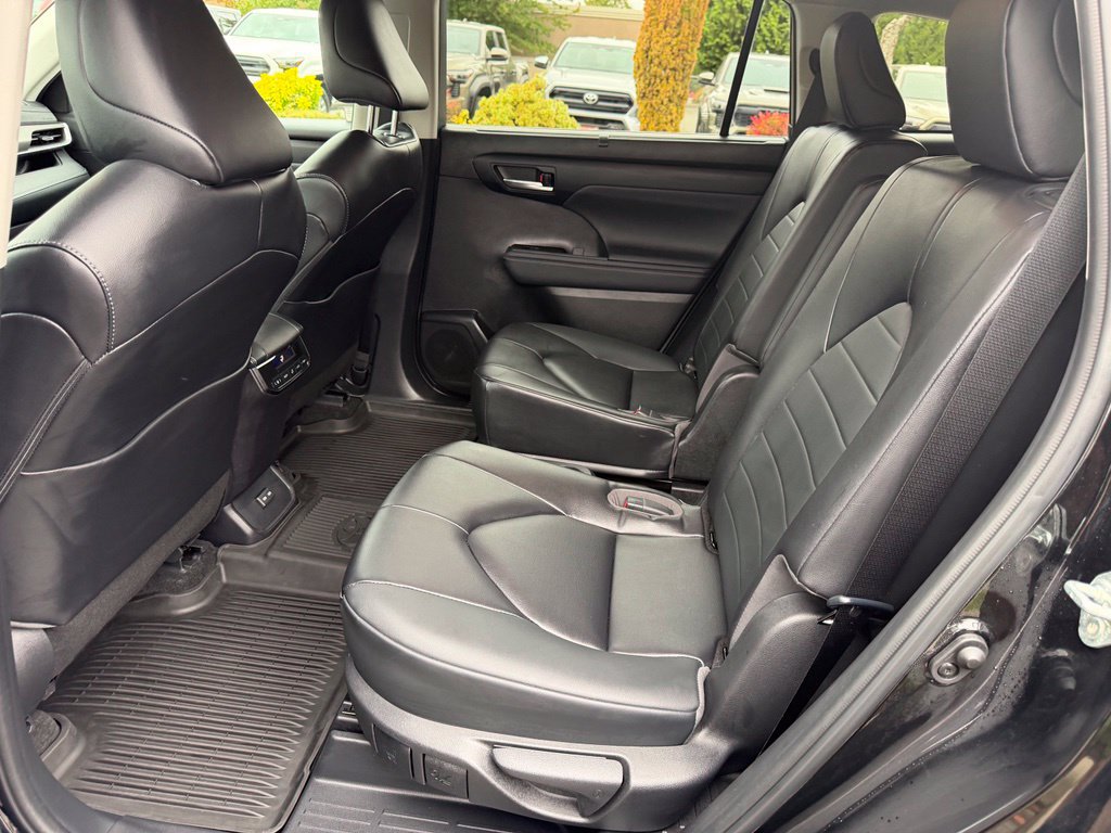 Used 2023 Toyota Highlander XLE AWD/4WD image 17