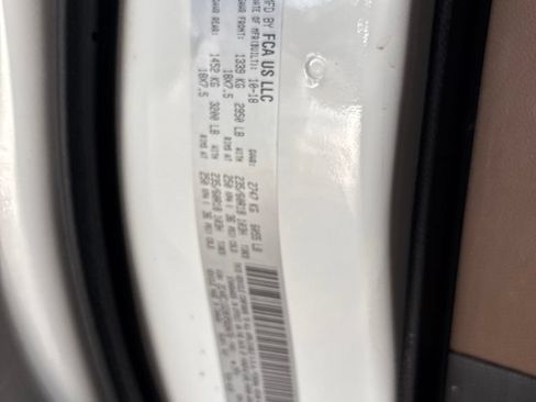 Used 2019 Chrysler Pacifica Limited FWD image 10