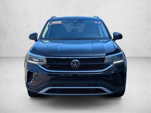 Used 2024 Volkswagen Taos SE image 2