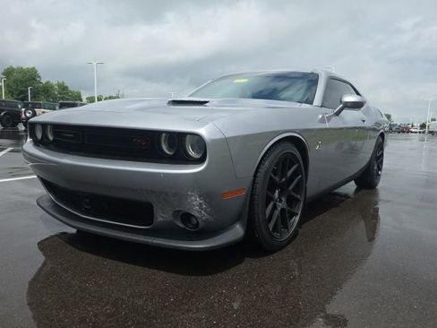 Used 2015 Dodge Challenger R/T Scat Pack w/ Leather Interior Group RWD image 2