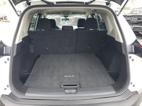 Used 2023 Nissan Rogue S image 12