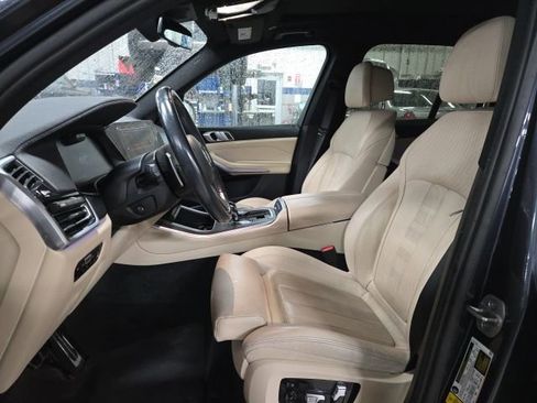 Used 2021 BMW X5 xDrive40i w/ M Sport Package image 3