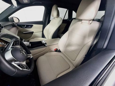 Used 2025 Mercedes-Benz GLC 350e 4MATIC image 28