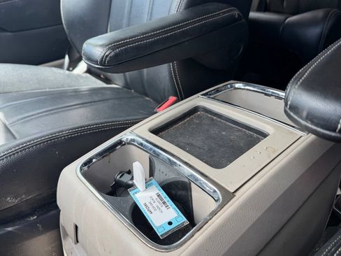 Used 2013 Chrysler Town & Country Touring FWD image 19