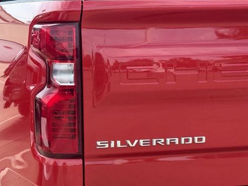 Used 2022 Chevrolet Silverado 1500 LT w/ Z71 Off-Road Package AWD/4WD image 6