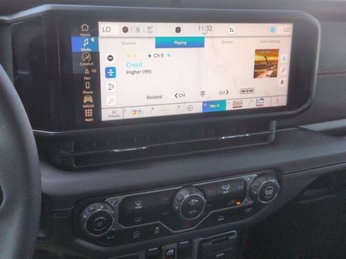 Used 2025 Jeep Gladiator Rubicon w/ Technology Group AWD/4WD image 21