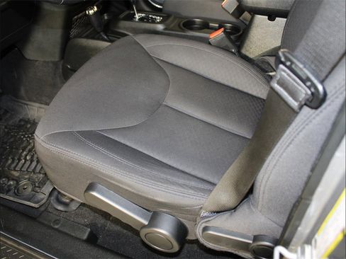 Used 2018 Jeep Wrangler Unlimited Sport S image 12