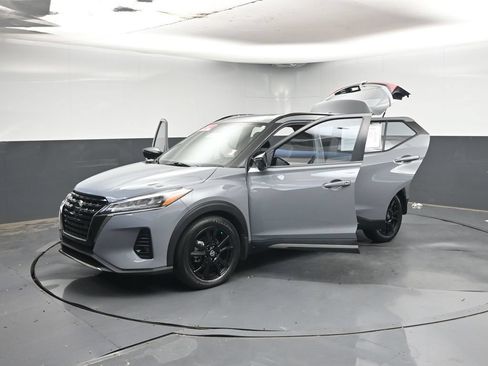 Used 2021 Nissan Kicks SR FWD image 44