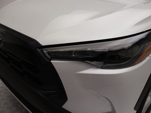 Used 2026 Toyota Corolla Cross LE FWD image 3