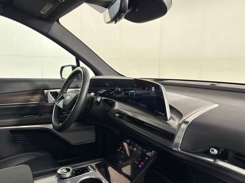 New 2026 Cadillac Vistiq Sport w/ LPO, Floor Liner Package AWD/4WD image 34
