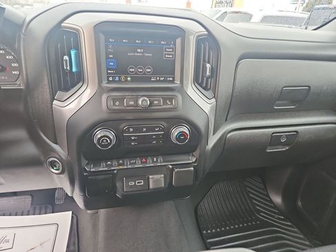 Used 2022 Chevrolet Silverado 1500 Custom image 17