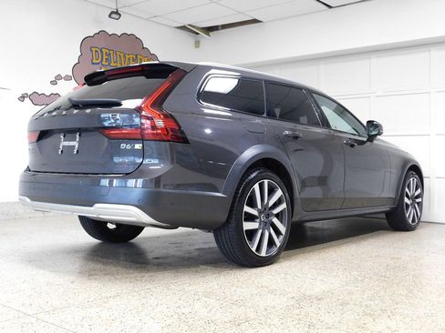 Used 2022 Volvo V90 B6 Cross Country AWD/4WD image 4