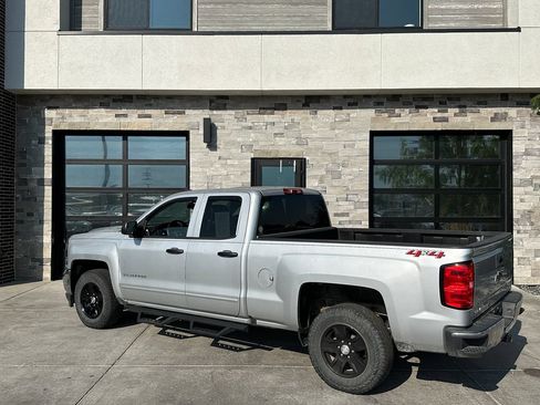 Used 2019 Chevrolet Silverado 1500 LT AWD/4WD image 5