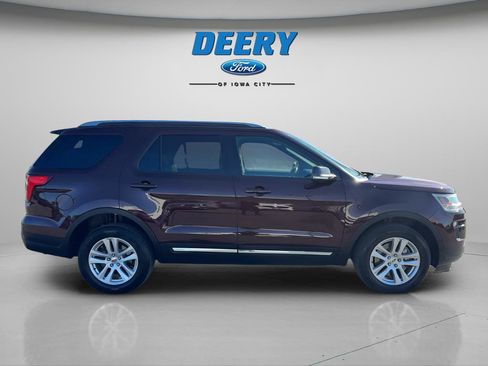 Used 2018 Ford Explorer XLT w/ Equipment Group 202A image 6