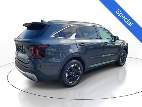 Used 2024 Kia Sorento S w/ Panoramic Sunroof Package FWD image 4