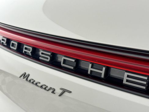 Certified 2023 Porsche Macan Turbo AWD/4WD image 31