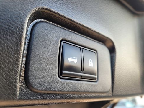 Used 2024 Nissan Rogue SV image 27