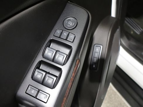 Used 2018 GMC Yukon SLT AWD/4WD image 15