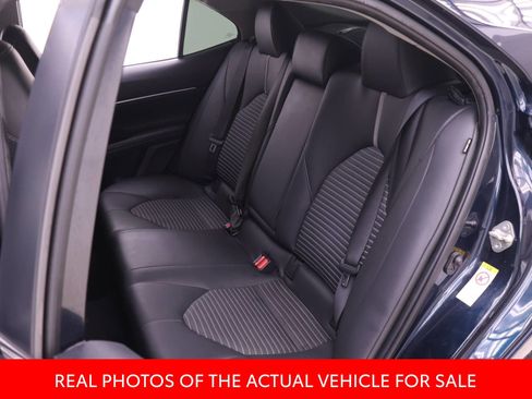 Used 2018 Toyota Camry SE w/ Moonroof Package FWD image 9