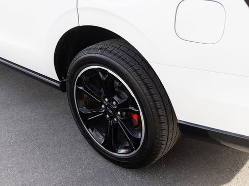 Used 2023 Ford Expedition Limited image 12