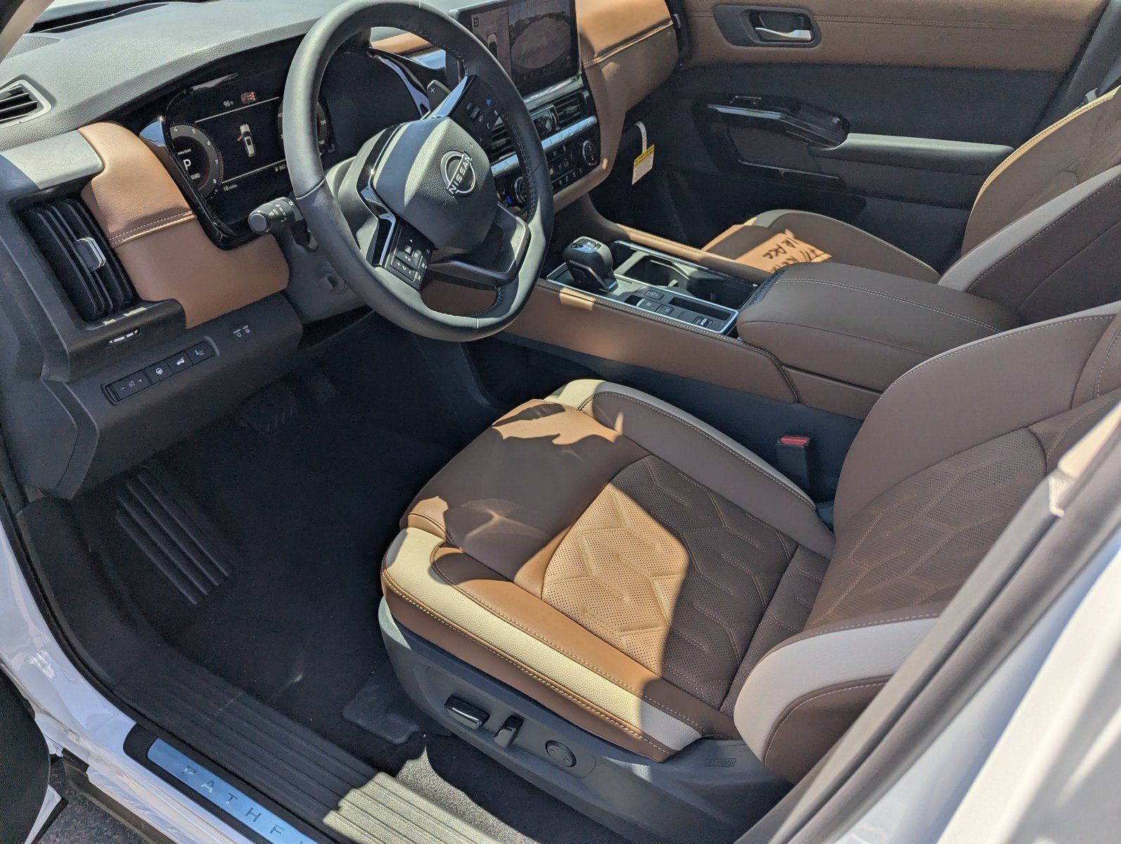 New 2026 Nissan Pathfinder Platinum w/ Accent Package FWD image 9