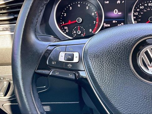 Used 2019 Volkswagen Tiguan SE image 26