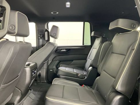 Used 2025 Chevrolet Suburban Premier AWD/4WD image 34