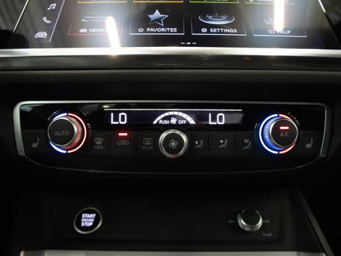Certified 2025 Audi Q3 2.0T Premium w/ Convenience Package AWD/4WD image 27