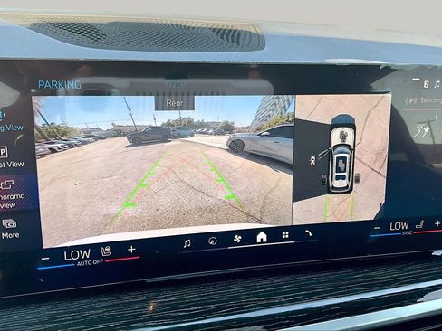 Used 2025 BMW X7 M60i AWD/4WD image 24
