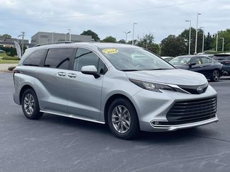 Used 2024 Toyota Sienna XLE FWD video 1