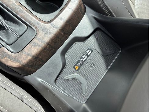 Used 2022 GMC Canyon Denali image 32