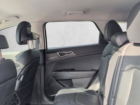 Used 2025 Kia Sportage EX FWD image 21