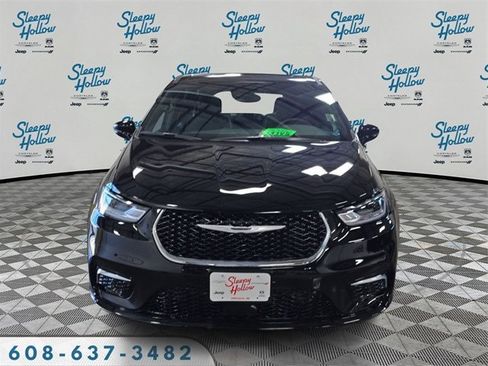 New 2026 Chrysler Pacifica Limited image 2