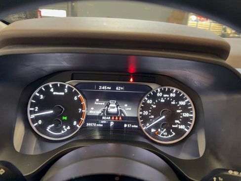 Used 2021 Nissan Rogue SV image 3